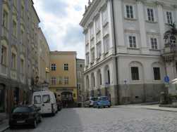 Blick vom Residenzplatz in die Innbrückgasse